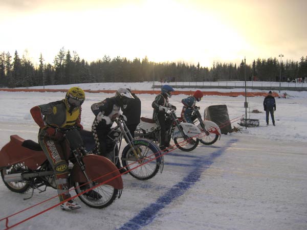 Lungre 20006
Peter Jansson, Torleif Burman, P-A Lindström och Jocke Söderström

//Foto: Zeke
