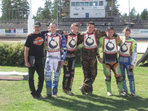 Div 2 Avesta 25 augusti 2007
Jämtarnas lag Avesta 25 augusti 2007
Zeke, Sonny, Mattias, David, Totte och Lars
