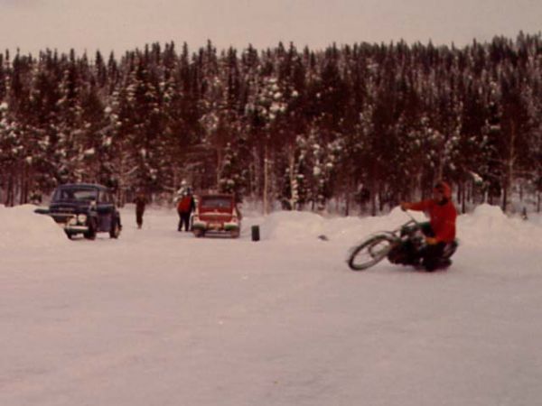 Isracing på Rannåstjärn 1968
Isracing på Rannåstjärn 1968
Hasse Appelqvist
Foto: Janne Jonsson
