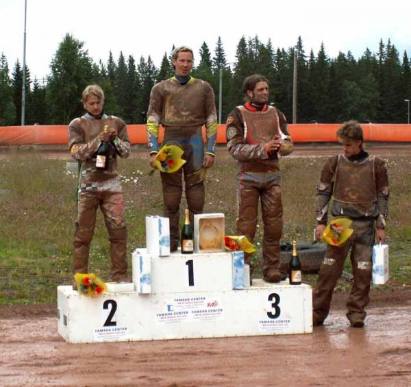 Jämtarna open 2005
Prispallen Jämtarna Open 2005.
1. Stefan Dannö
2. Fredrik Lindgren
3. Kalle Lindgren
4. Johan Engman
