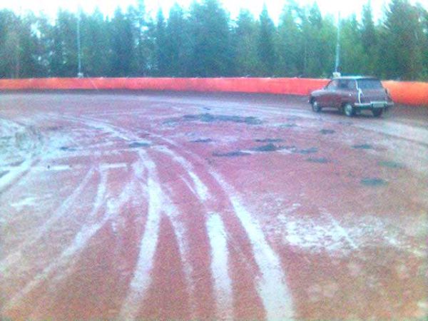 Lukas Hof
Lukas Hov 28 maj 2006 kl 7 på morgonen.
2 grader varmt, snöblandat regn och 6 timmar kvar till Jämtarnas seriepremiär på hemmabanan.
