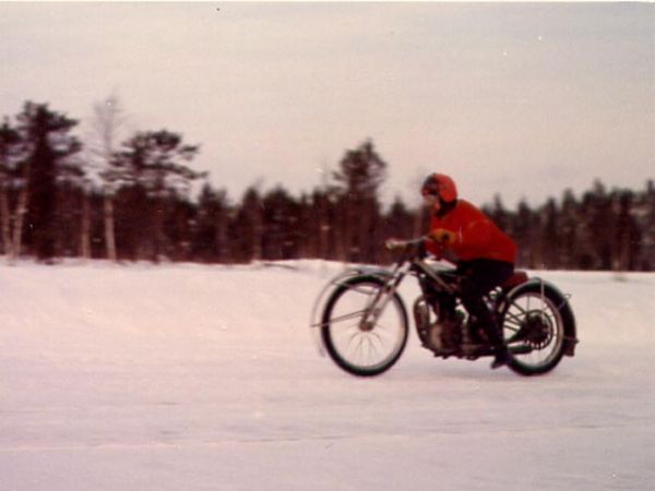 Isracing på Rannåstjärn 1968
Isracing på Rannåstjärn 1968
Hasse Appelqvist
Foto: Janne Jonsson
