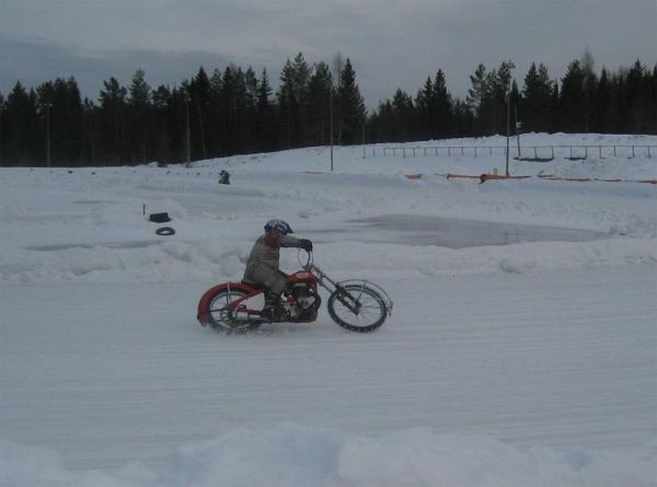 Veteranträning 22 mars 2009
Lukas
