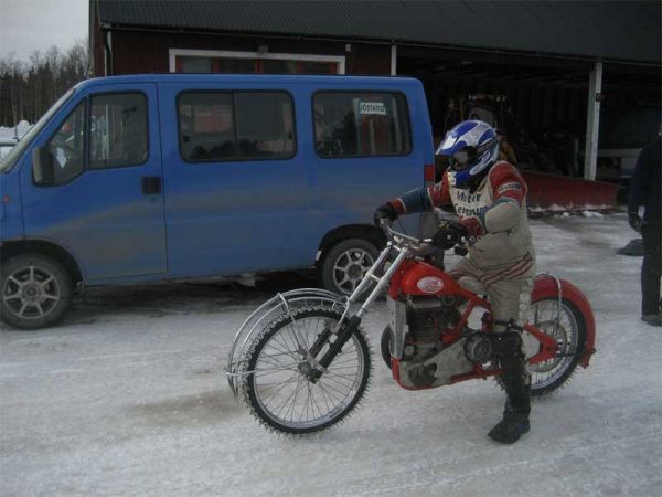 Veteranträning 22 mars 2009
Lukas klar för start
