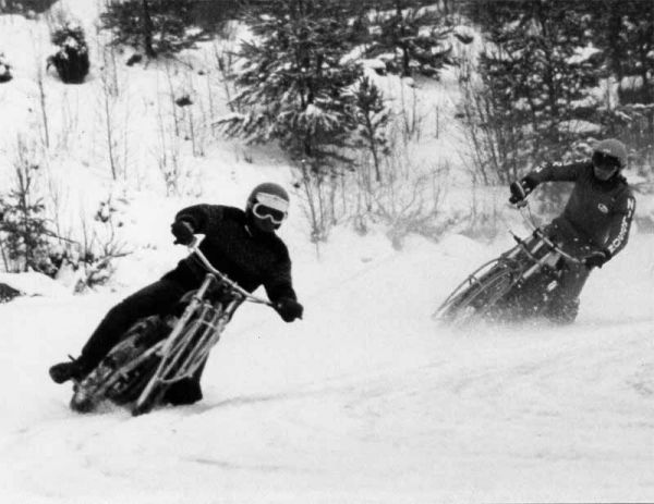 Isracing eller speedway?
Sören Nilsson ser ut att ha rejält uppställ före Bertil Dedering
