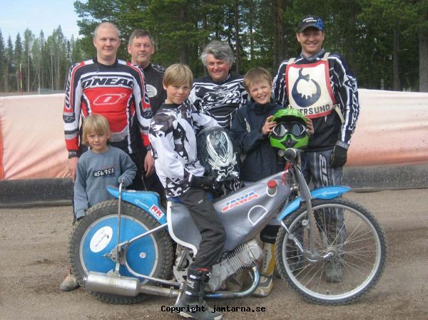 Premiär 22 maj 2011
Robban, Örjan, Jörgen, Bobby, Kevin, Jörgen och Robert Jr
