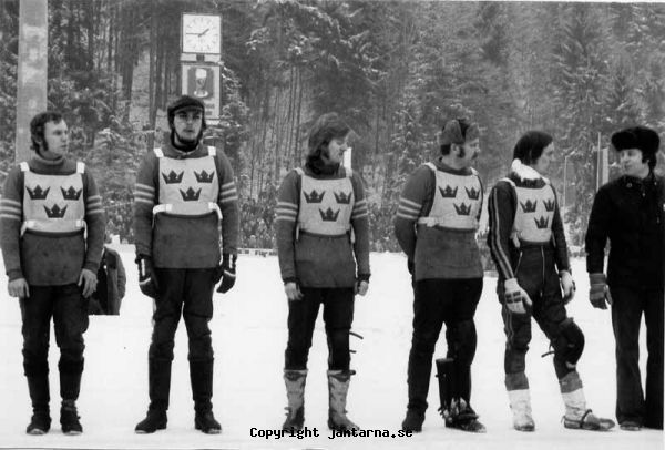 VM-kval Inzell 1976
Börje Sjöbom, Bertil Dedering, Lars Dahlin, Karl-Ivar Wattman, Kurt Westlund och lagledare Håkan Sjöbom
Börje blev VM-femma i finalen i Assen senare samma år.  
