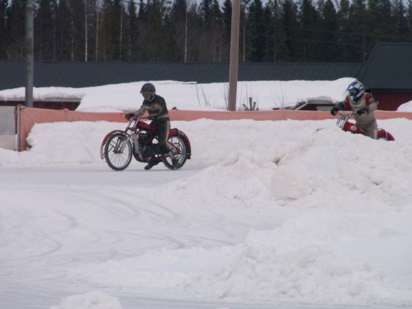Veteranträning 2009-03-22
Rolf och Lukas
