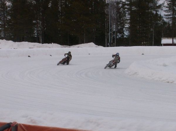 Veteranträning 2009-03-22
Rolf och Lukas
